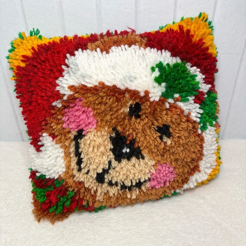 Caron International Vintage‎ Christmas Jingle Bear Latch Hook Pillow